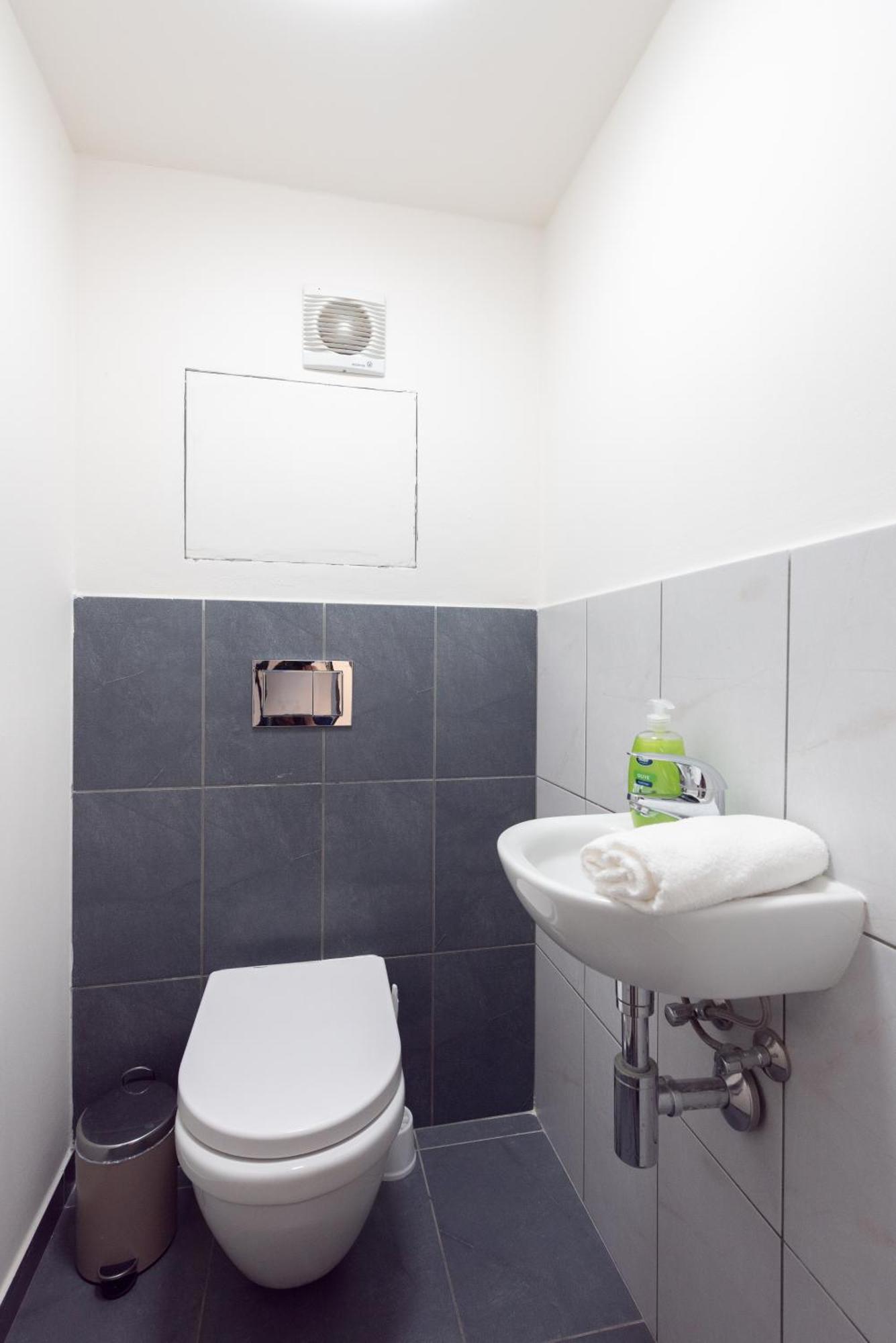 Spacious Apartments Near Karlin Square Prague Exterior photo